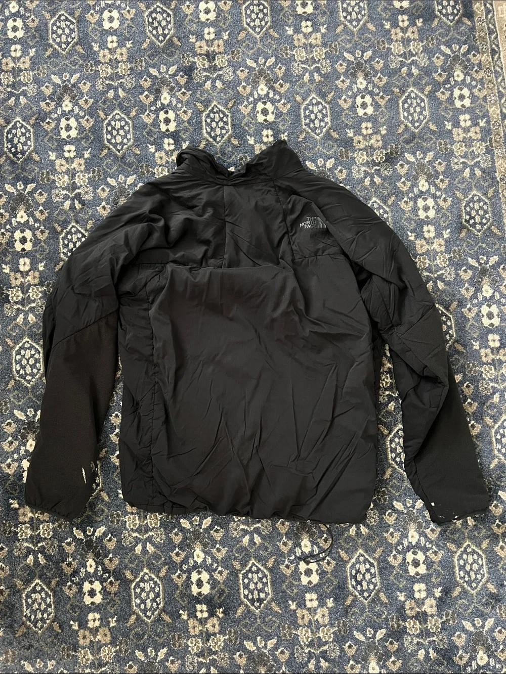 The North Face Black Men's Insulated Puffer Jacket - Picture 6 of 8